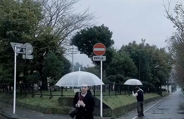 短片《雨中人》以超自然设定引发观众对恐怖叙事逻辑的讨论 - 资讯配图