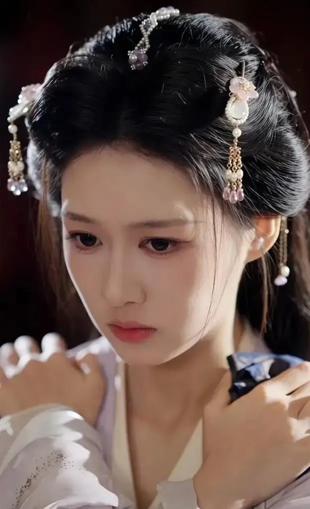 《母凭子贵后，被皇家宠上天》24小时破亿播放，古风甜宠短剧登顶三榜 - 资讯配图