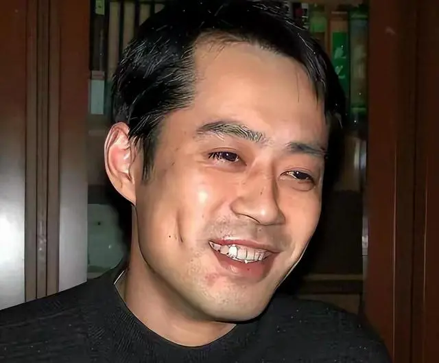 刘钧54岁未婚育有一女，戏里“渣爹天花板”戏外父女关系低调稳定 - 情报图