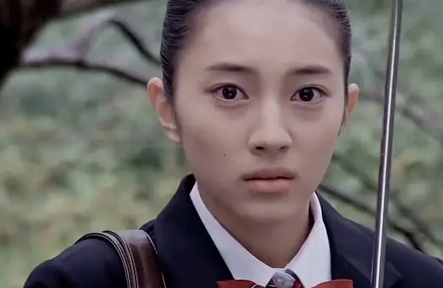 短片《雨中人》以超自然设定引发观众对恐怖叙事逻辑的讨论 - 情报图